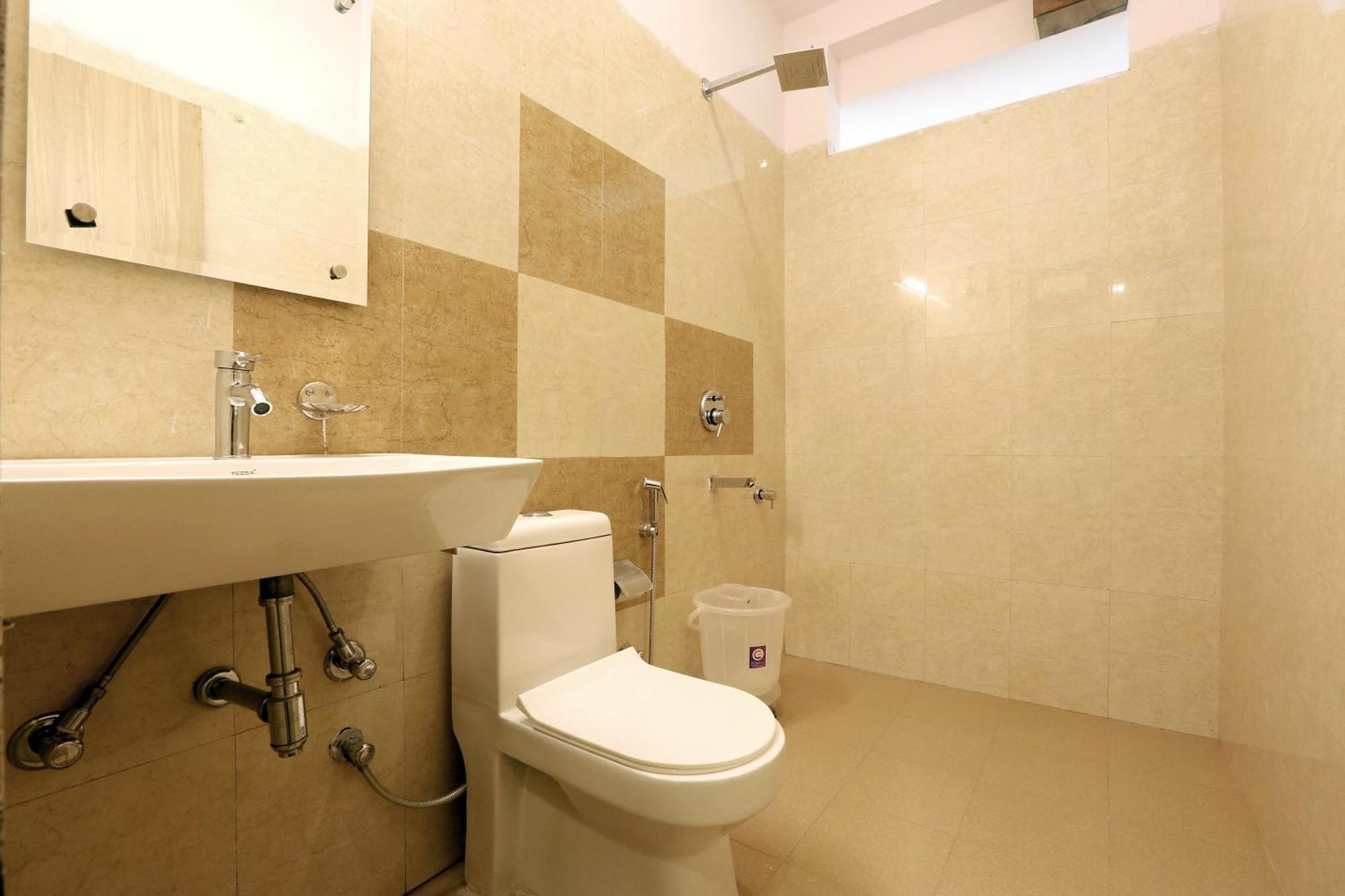 Plazzo Prime Plaza At Delhi Airport Bed & Breakfast New Delhi Exterior photo