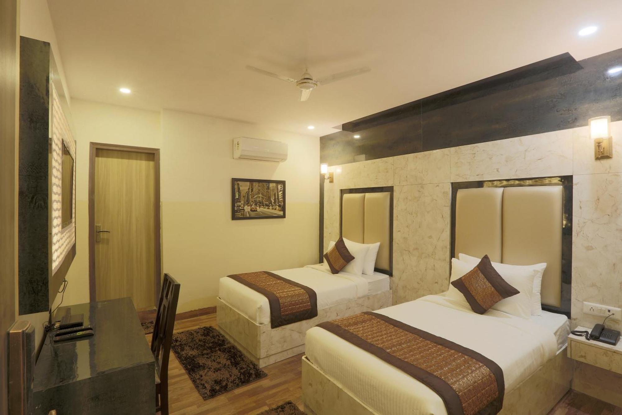 Plazzo Prime Plaza At Delhi Airport Bed & Breakfast New Delhi Exterior photo